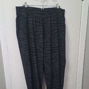 Old Navy Active Black and Green Zebra StretchTech Joggers